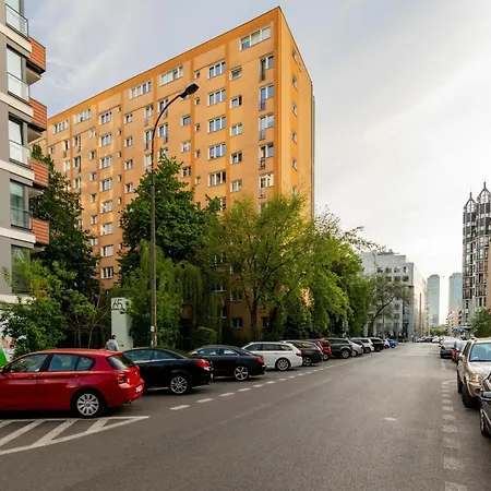 Cardamon Center * وارسو